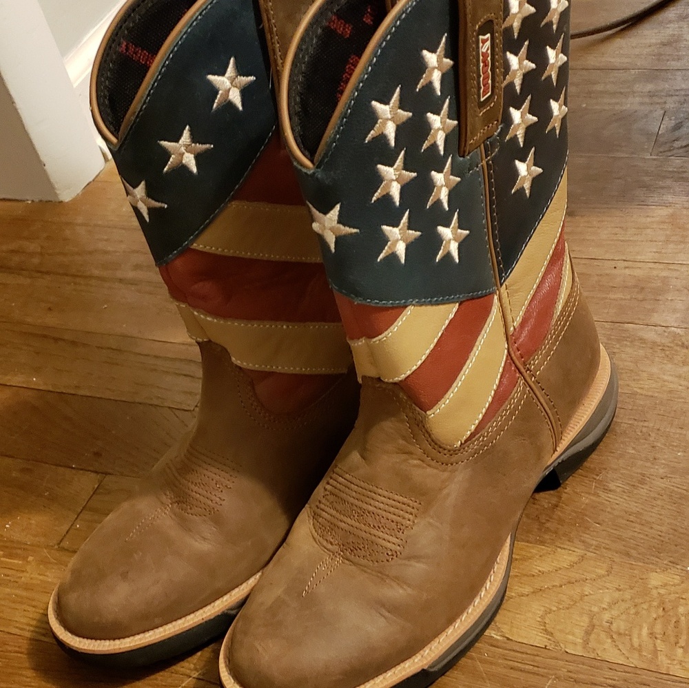 size 8.5M boots